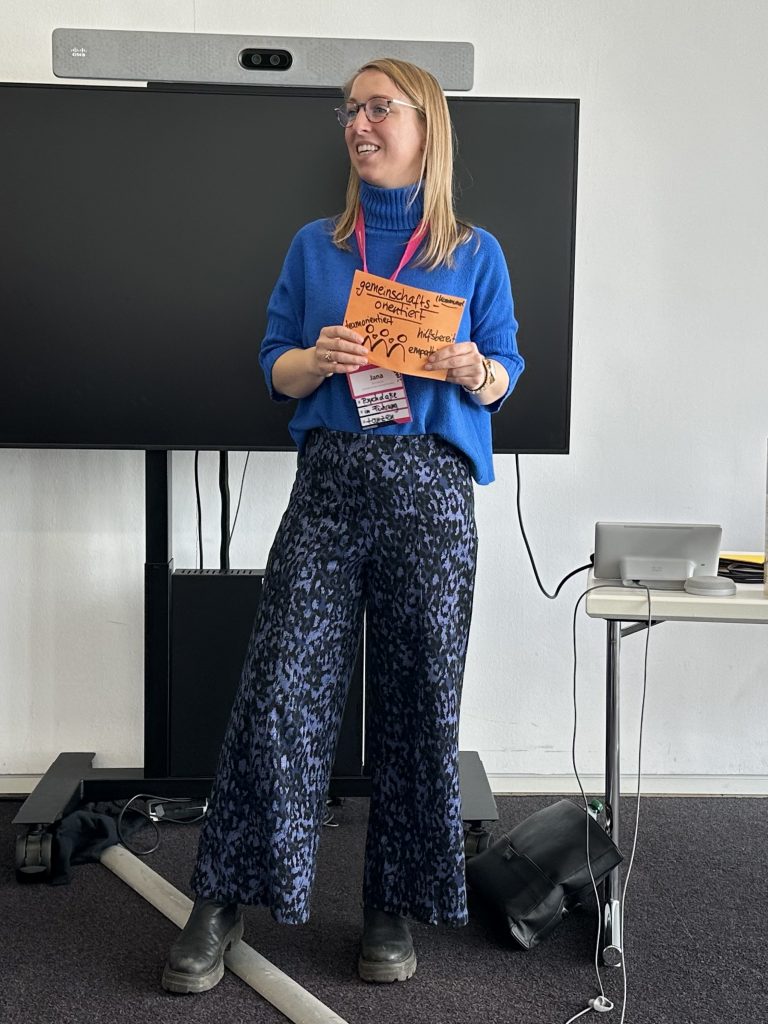 Jana Montasser zum Thema warum Frauen nicht in Führungspositionen kommen